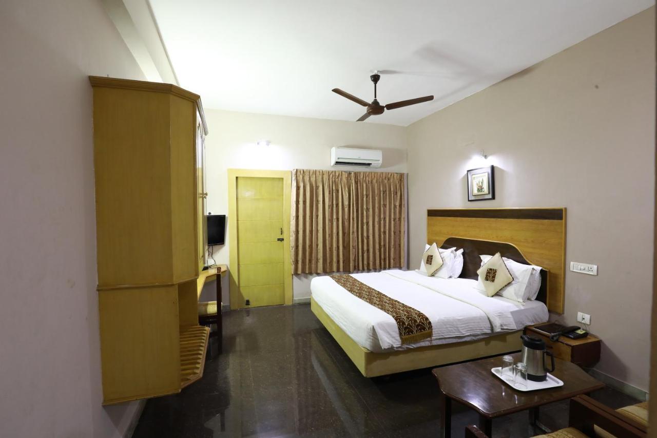 Hotel Mayas Tiruchirappalli Экстерьер фото