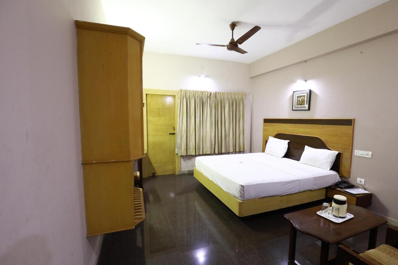 Hotel Mayas Tiruchirappalli Экстерьер фото