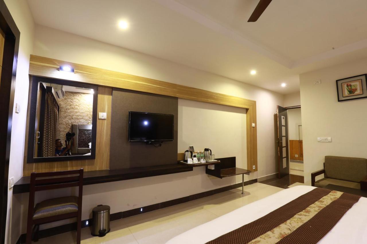 Hotel Mayas Tiruchirappalli Экстерьер фото