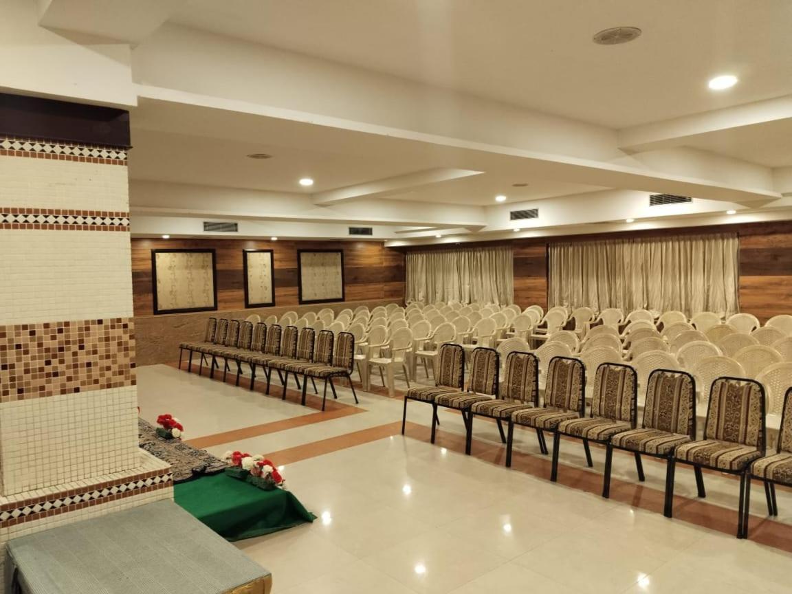 Hotel Mayas Tiruchirappalli Экстерьер фото