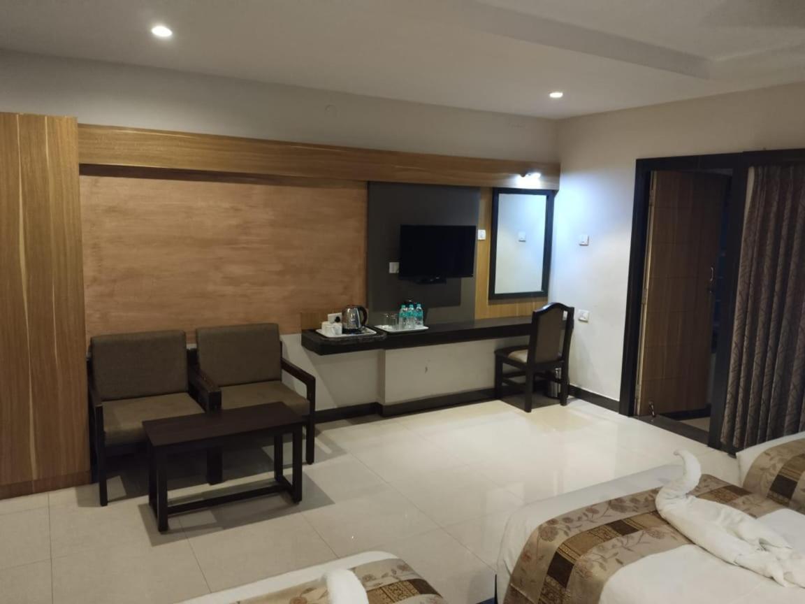 Hotel Mayas Tiruchirappalli Экстерьер фото