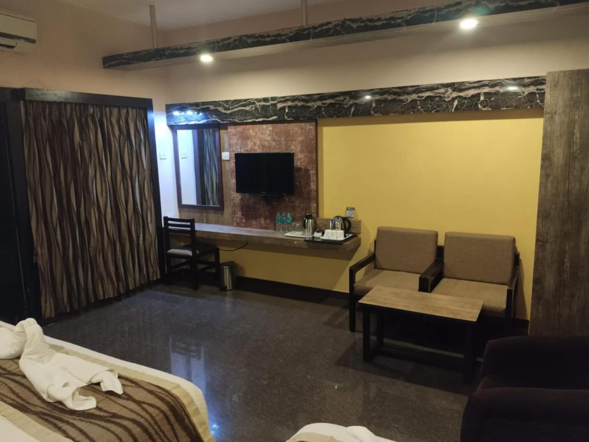 Hotel Mayas Tiruchirappalli Экстерьер фото