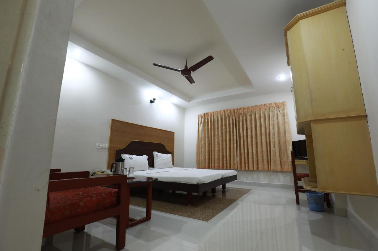 Hotel Mayas Tiruchirappalli Экстерьер фото